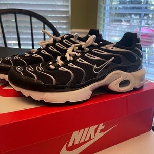 Nike airmax plus. Completely brand new. 7 in kids but 8 in women’s!